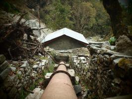 Rukum（西部）Triveni村兩公斤電力生產(chǎn)的工作大幅度減少