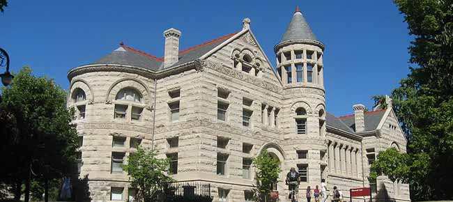 IU布魯明頓班的學生提出關(guān)于馬來西亞可再生能源的建議