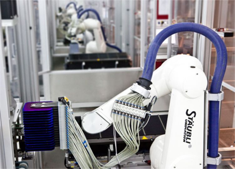 塞拉芬向?yàn)蹩颂m最大的太陽(yáng)能項(xiàng)目供應(yīng)246MW的模塊