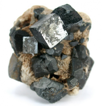 硅+鈣鈦礦：串聯(lián)效果很好