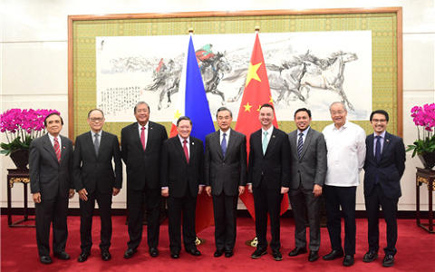 王毅會見菲律賓政府代表團(tuán)：希望菲方更加積極參與共建“一帶一路”