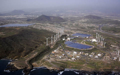 世界上第一臺安裝在大加那利島的伸縮式海上風力渦輪機