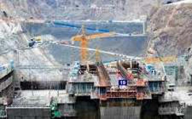 白鶴灘水電站大壩工程首個(gè)導(dǎo)流底孔澆筑封頂