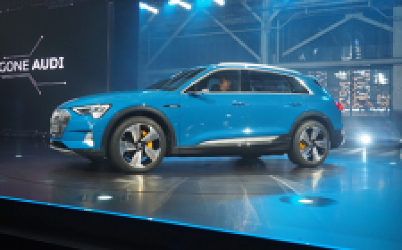 奧迪e-tron SUV與特斯拉Model X→Just The Facts