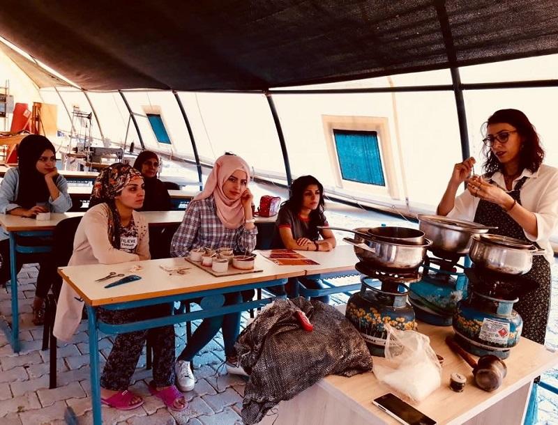 難民婦女接受可再生能源課程