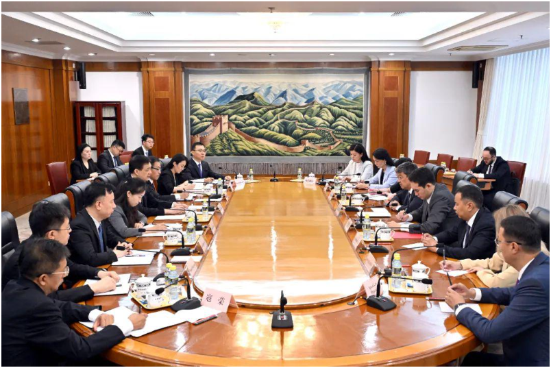 國(guó)家發(fā)展改革委副主任周海兵會(huì)見(jiàn)吉爾吉斯斯坦副總理托羅巴耶夫