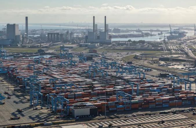 鹿特丹港2025年上半年吞吐量下降4.1%