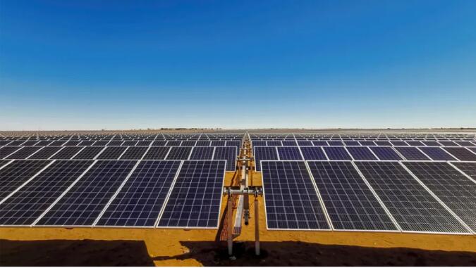 尚德電力14MW中東光伏項目組件順利交付