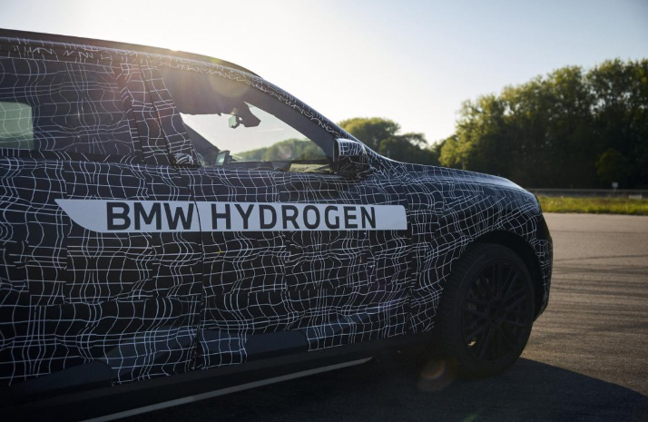 寶馬X5首次向全球市場(chǎng)提供氫燃料電池動(dòng)力系統(tǒng)選項(xiàng)