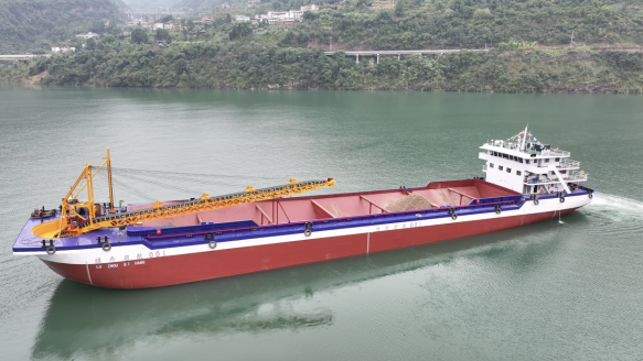 全國首艘5000噸級醇?xì)潆妱幼孕渡按巴瓿墒缀?></div>
					</a>
										<div   id=