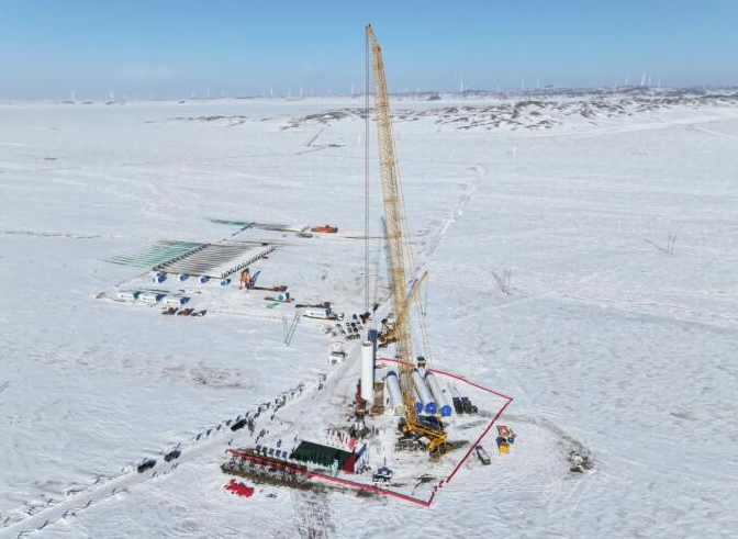 木壘100萬千瓦風(fēng)電項目I標段首臺風(fēng)力發(fā)電機組吊裝作業(yè)順利啟動