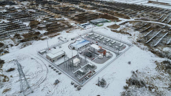 巴彥淖爾市防沙治沙和風(fēng)電光伏一體化工程臨河光伏項目全容量并網(wǎng)發(fā)電