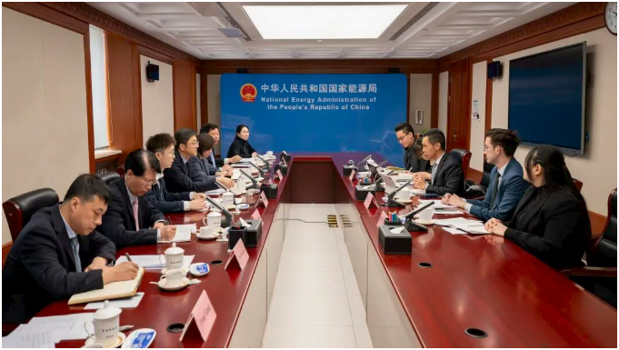 國(guó)家能源局負(fù)責(zé)人會(huì)見新加坡貿(mào)工部副常秘 深化中新能源領(lǐng)域合作