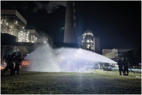 國能（泉州）熱電有限公司開展夜間突發(fā)火情消防應(yīng)急實(shí)戰(zhàn)演練