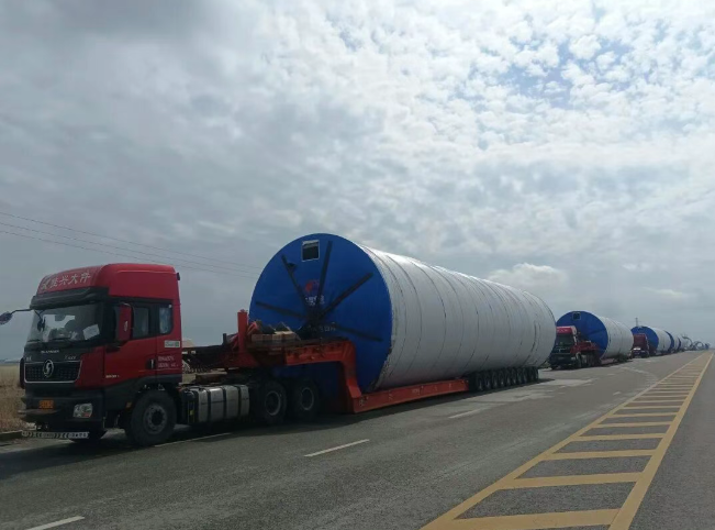 新疆塔城和豐一期49.9萬千瓦風電項目首套塔筒順利發(fā)貨